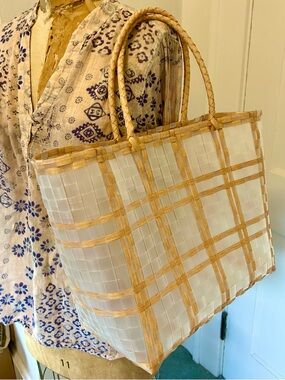 NWT woven pvc basket tote